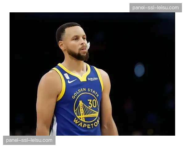 特写:库里命中高难度“3+1”后怒吼,此球成为本场比赛转折点 特写:库里命中高难度“3+1”后怒吼,此球成为本场比赛转折点